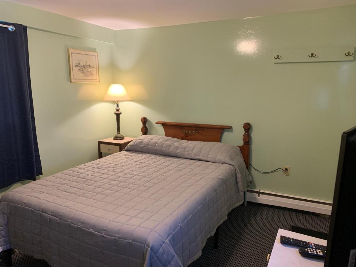 Tour Inn Motel Howard City Экстерьер фото